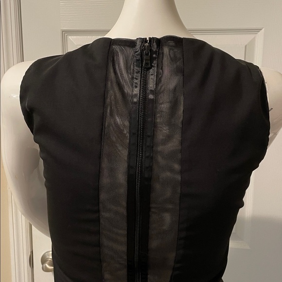 Alice + Olivia Lightweight Wool Deep V-Neck Zip Up Back Crop Top size 6 EC - Picture 6 of 11